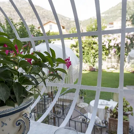 Palazzo Cacace Relais Bed & Breakfast 3*