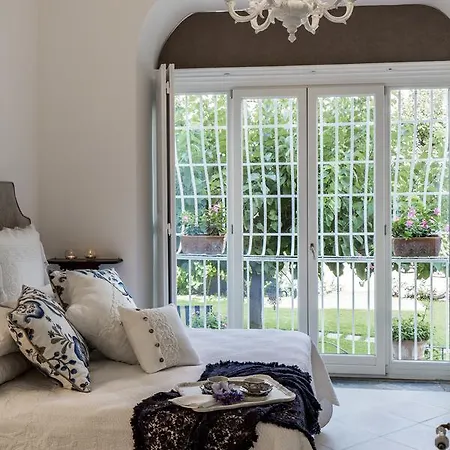 Palazzo Cacace Relais Bed & Breakfast